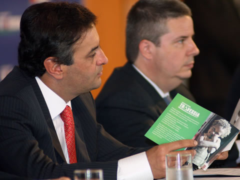 Governador e o vice Antonio Anastasia no lançamento da nova etapa do programa