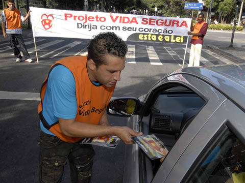 Infratores realizam blitz para conscientização no trânsito