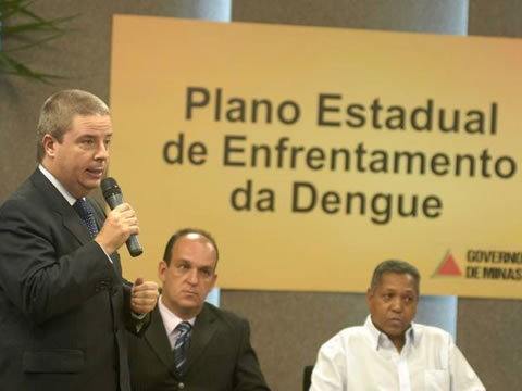 Governador em exercício Antonio Anastasia no estúdio do Canal Minas Saúde